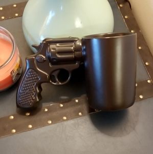 Revolver coffee cup